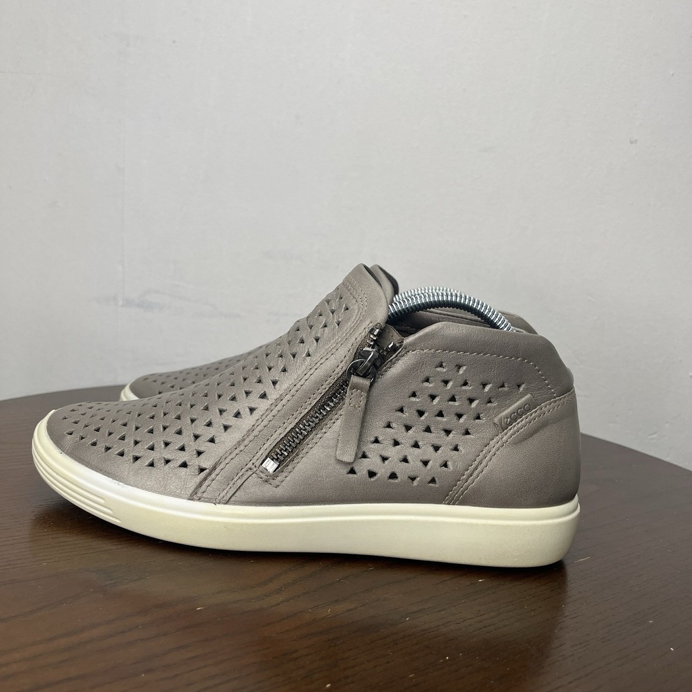 Ecco Soft 7 Chelsea Shoes Women's 39 / 8 Stone Metallic Laser Cut Sneaker Bootie